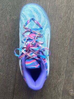 Puma basketball Colorful Sneaker in Blue and Purple. Breanna Stewart